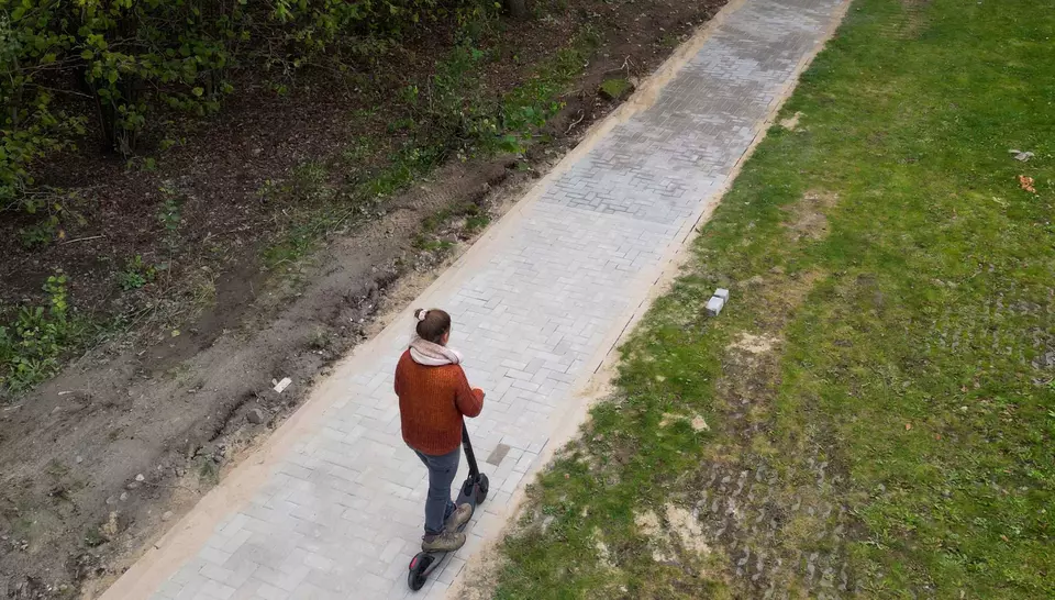 Pad aangelegd met stenen gemaakt via het AshCycle-project