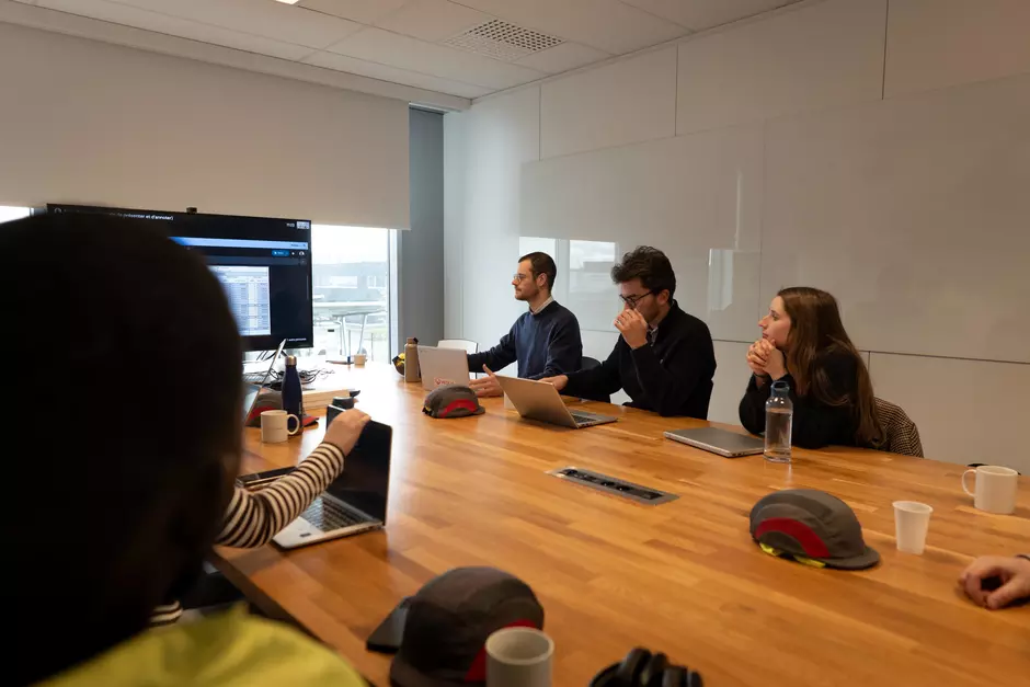 Go! trainees in meetingruimte