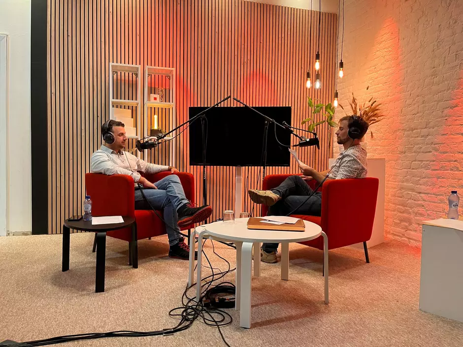 Rida en Alexis tijdens de opnames van Veolia Voices